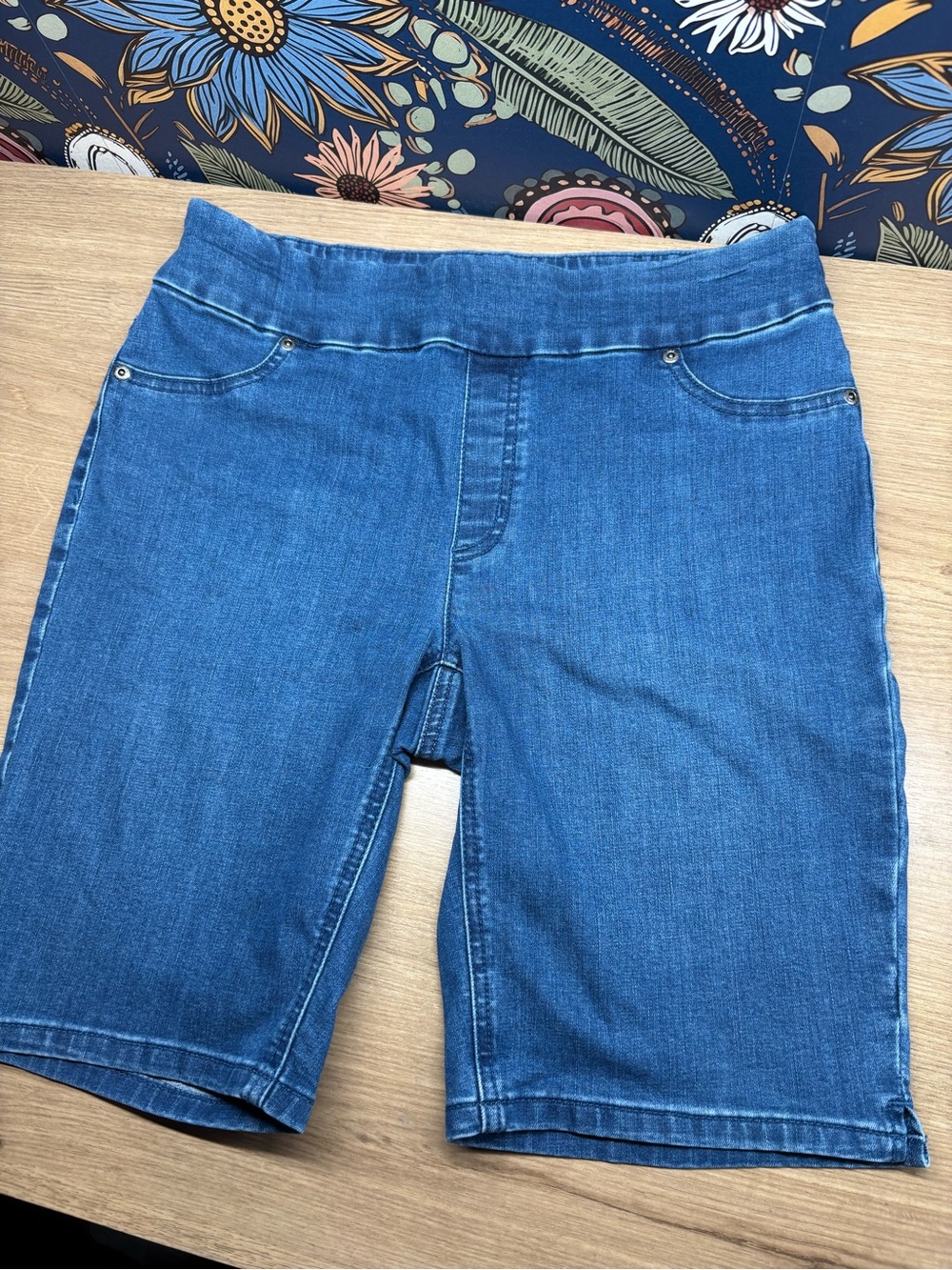 Chico's Women’s Denim Soft Jeggings Shorts Size 6